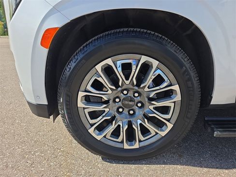 Used 2023 GMC Yukon XL Denali Ultimate image 5