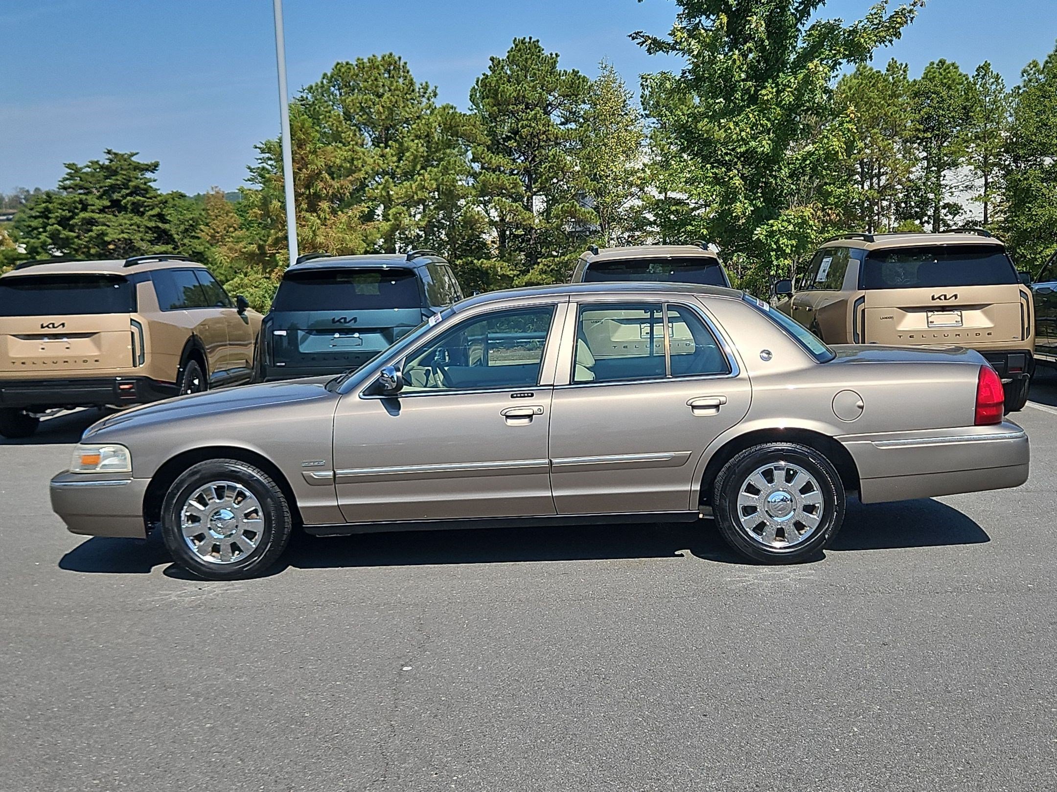 Used 2006 Mercury Grand Marquis LS RWD image 4
