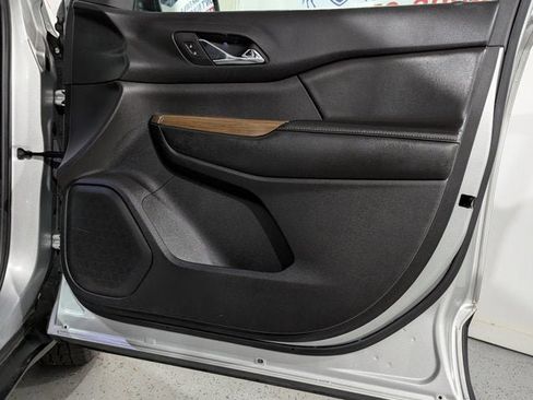 Used 2018 GMC Acadia SLE image 21