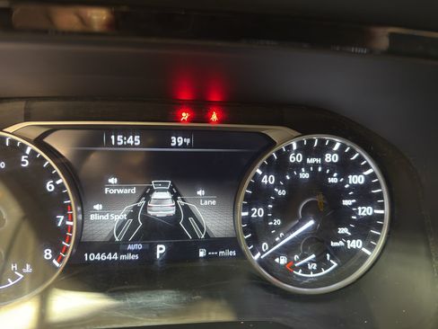 Used 2022 Nissan Pathfinder SV w/ SV Premium Package AWD/4WD image 18