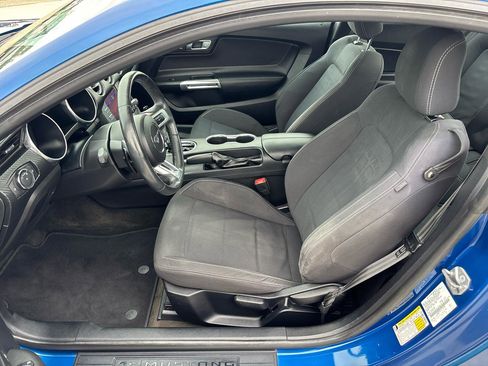 Used 2018 Ford Mustang Coupe RWD image 17