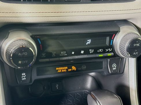 Used 2020 Toyota RAV4 XLE Premium image 11