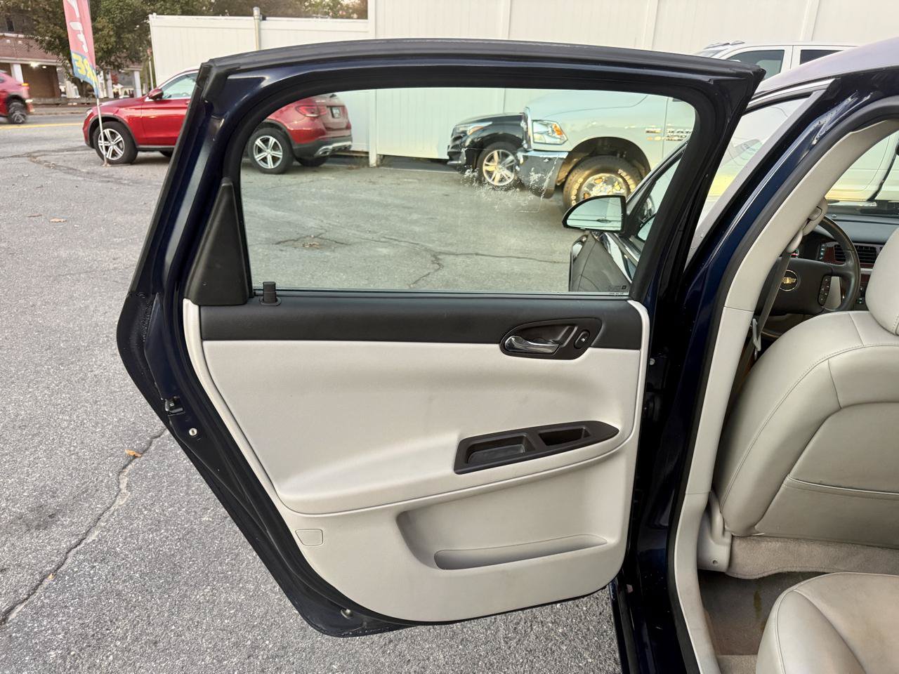 Used 2008 Chevrolet Impala LT w/ Luxury Edition Package FWD image 19