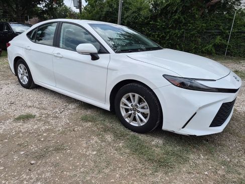 Used 2025 Toyota Camry LE FWD image 4