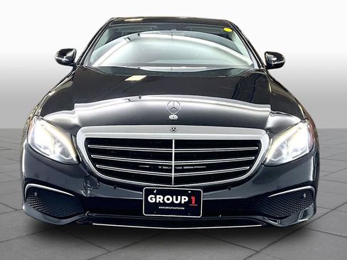 Used 2018 Mercedes-Benz E 400 4MATIC Sedan image 4