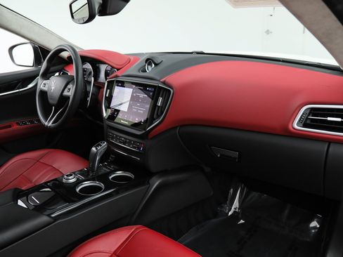 Certified 2023 Maserati Ghibli Modena RWD image 11