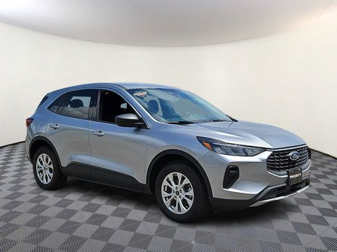 Used 2024 Ford Escape Active AWD/4WD image 3