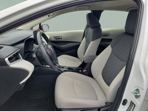 Used 2022 Toyota Corolla LE image 6