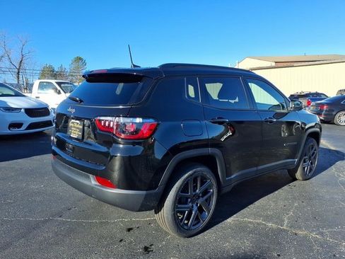 New 2026 Jeep Compass Latitude image 3