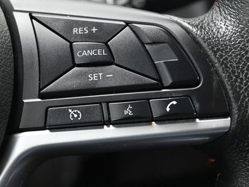 Used 2018 Nissan Kicks SR FWD image 18