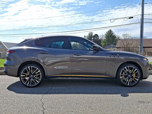 Used 2022 Maserati Levante Modena S AWD/4WD image 4
