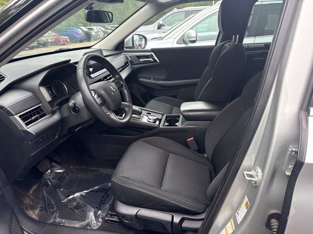 Used 2022 Mitsubishi Outlander ES FWD image 5
