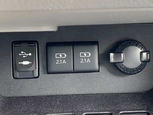 Used 2018 Toyota Highlander XLE image 26