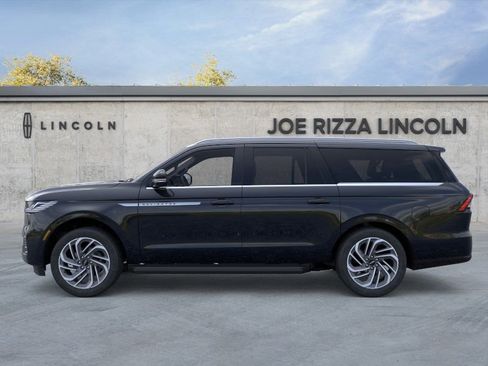 New 2026 Lincoln Navigator L Premier AWD/4WD image 3