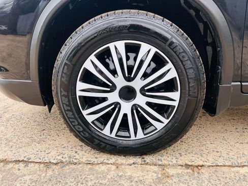 Used 2017 Nissan Rogue S image 38