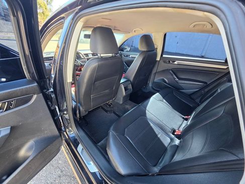 Used 2017 Volkswagen Passat 1.8T R-Line FWD image 24