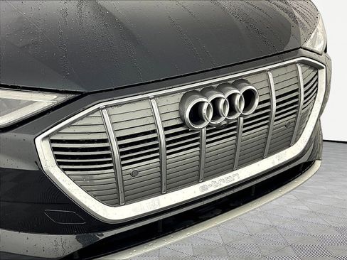 Used 2019 Audi e-tron Prestige AWD/4WD image 28