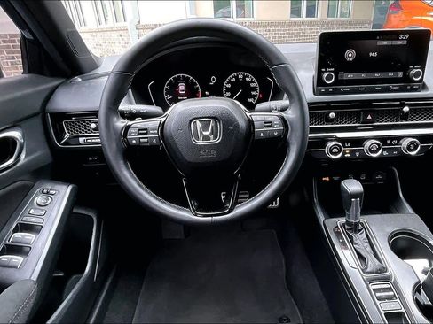 Used 2025 Honda Civic Sport image 6