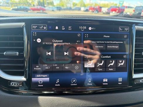 Used 2023 Chrysler Pacifica Touring-L FWD image 28