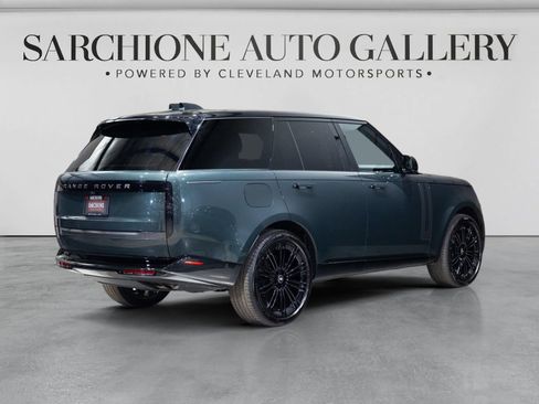 Used 2025 Land Rover Range Rover SE AWD/4WD image 2