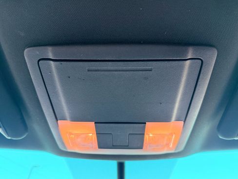 Used 2017 Ford Explorer XLT w/ Equipment Group 202A FWD image 16