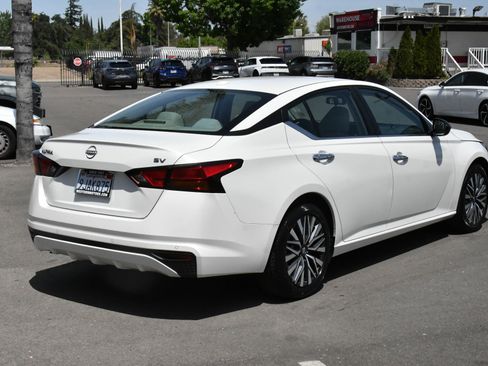 Used 2024 Nissan Altima 2.5 SV FWD image 8