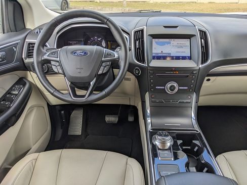 Used 2019 Ford Edge Titanium image 19