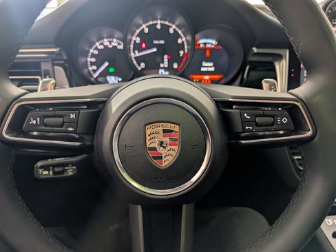 Used 2025 Porsche Macan image 30
