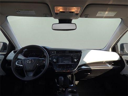 Used 2018 Toyota Avalon XLE Premium image 10
