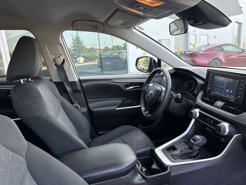 Used 2021 Toyota RAV4 XLE AWD/4WD image 17