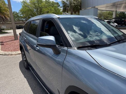 Used 2023 Toyota Highlander XLE FWD image 16