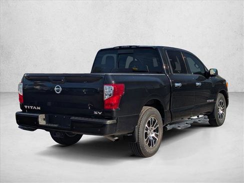 Used 2021 Nissan Titan SV w/ Accessory Utility Package image 5