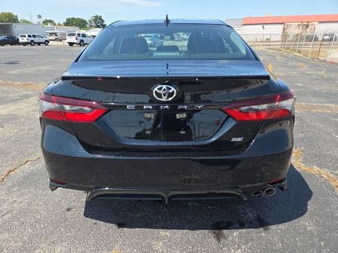 Used 2022 Toyota Camry SE FWD image 7