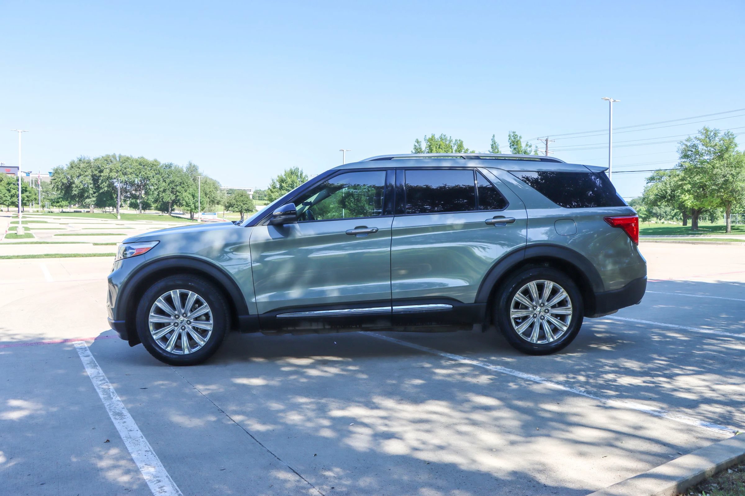 Used 2020 Ford Explorer Limited RWD image 4