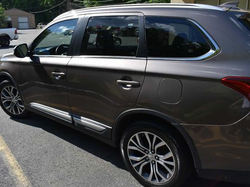 Used 2017 Mitsubishi Outlander SE AWD/4WD image 55