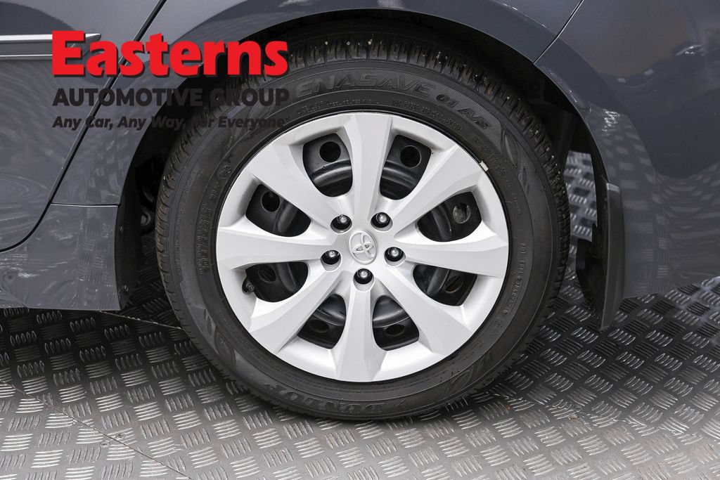 Used 2025 Toyota Corolla LE FWD image 9