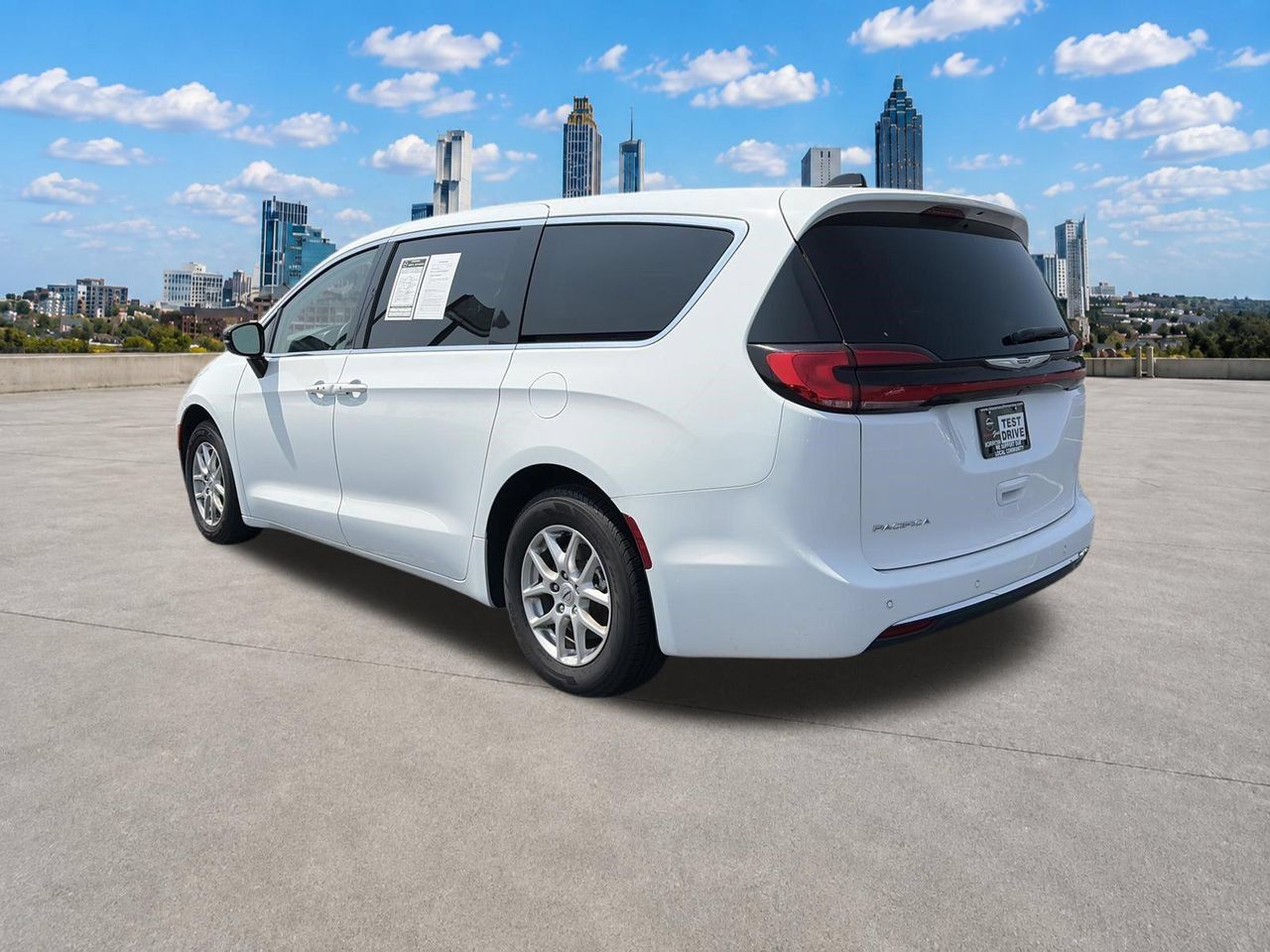 Used 2024 Chrysler Pacifica Touring-L FWD image 20