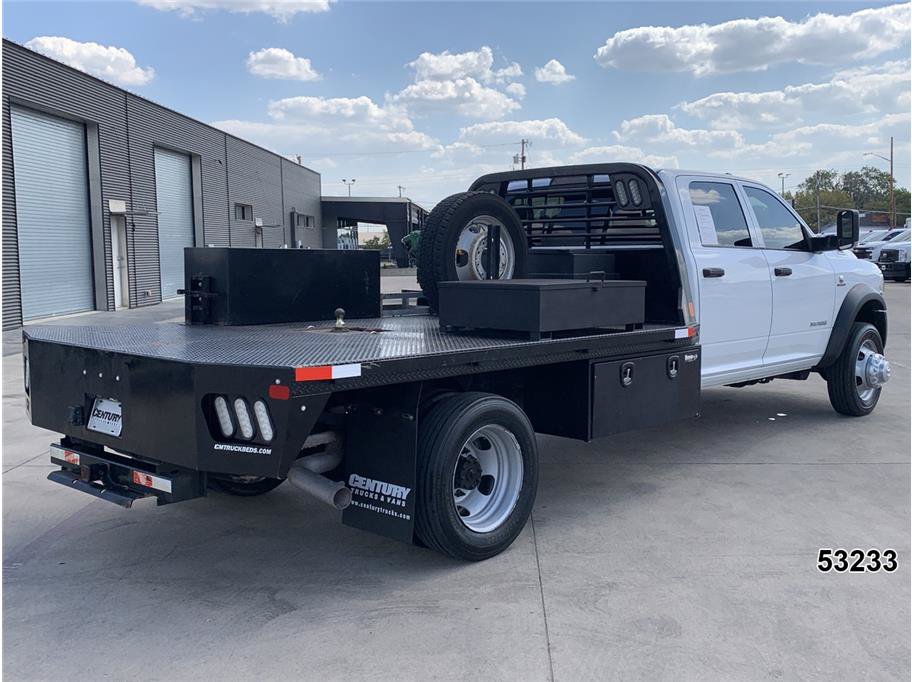 Used 2022 RAM 5500 Tradesman w/ Chrome Appearance Group RWD image 2