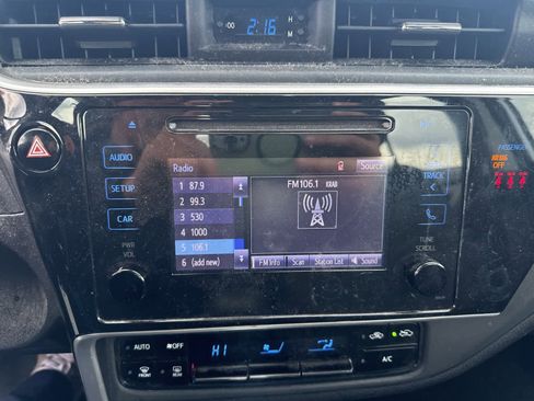 Used 2019 Toyota Corolla LE image 25