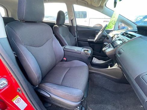 Used 2017 Toyota Prius V Five image 12