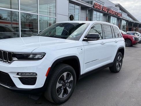 Used 2022 Jeep Grand Cherokee Limited 4xe w/ Luxury Tech Group II image 2