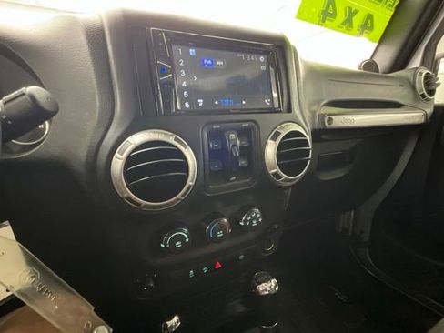 Used 2013 Jeep Wrangler Unlimited Sahara image 5