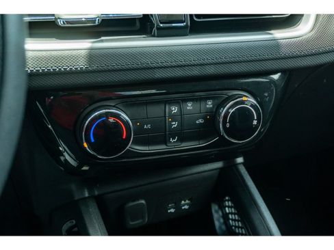 Used 2025 Chevrolet TrailBlazer LT AWD/4WD image 24