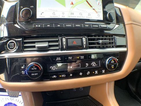 Used 2024 Nissan Pathfinder Platinum image 19