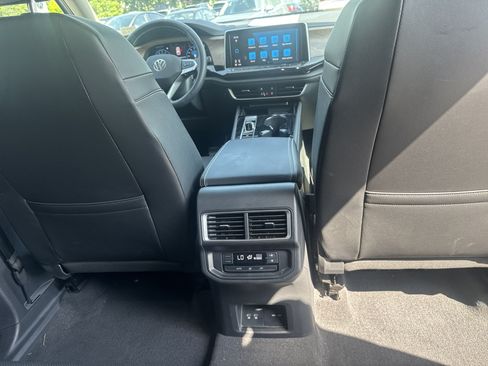 Used 2024 Volkswagen Atlas SE AWD/4WD image 30