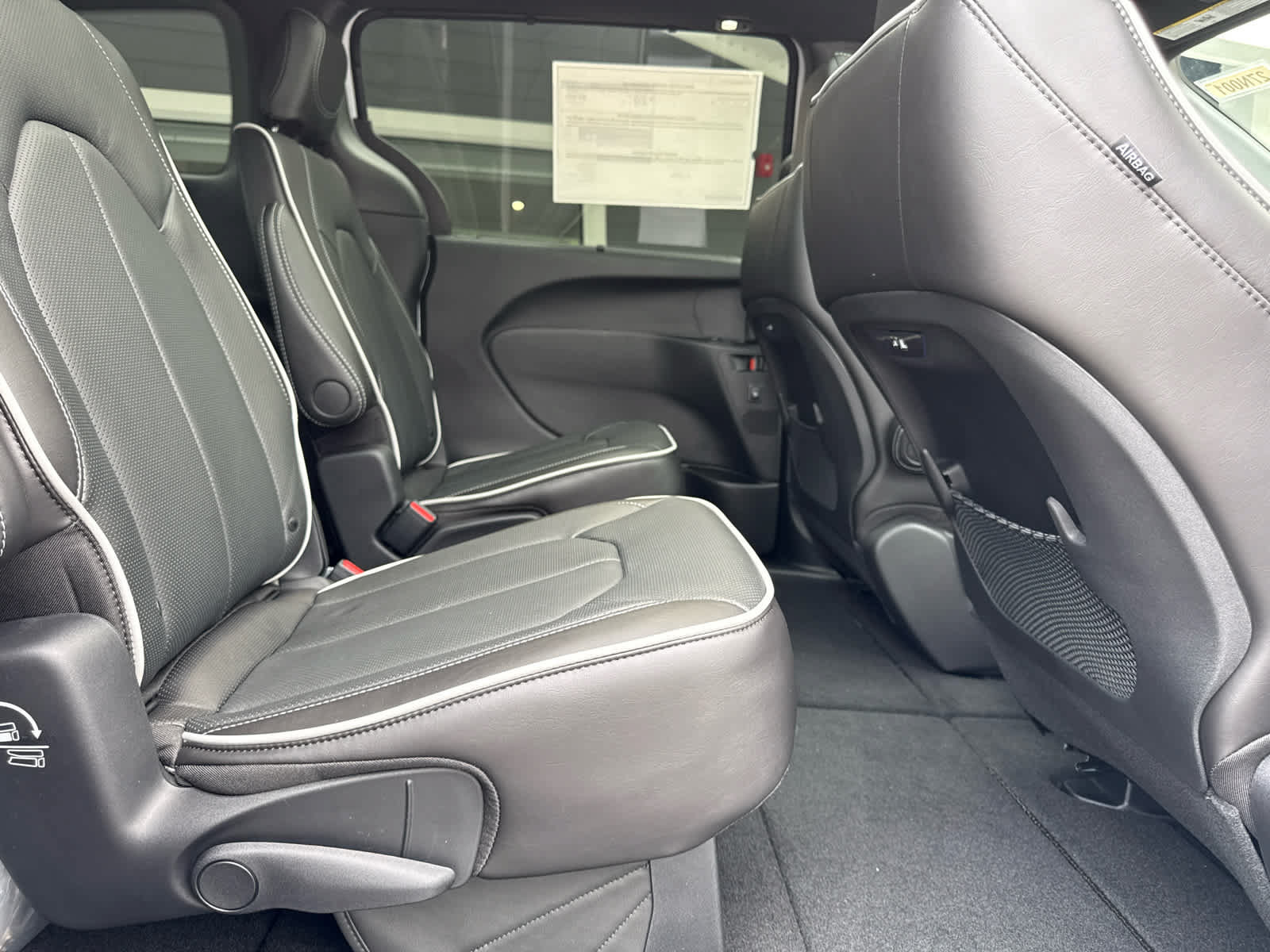 New 2027 Chrysler Pacifica Limited AWD/4WD image 15
