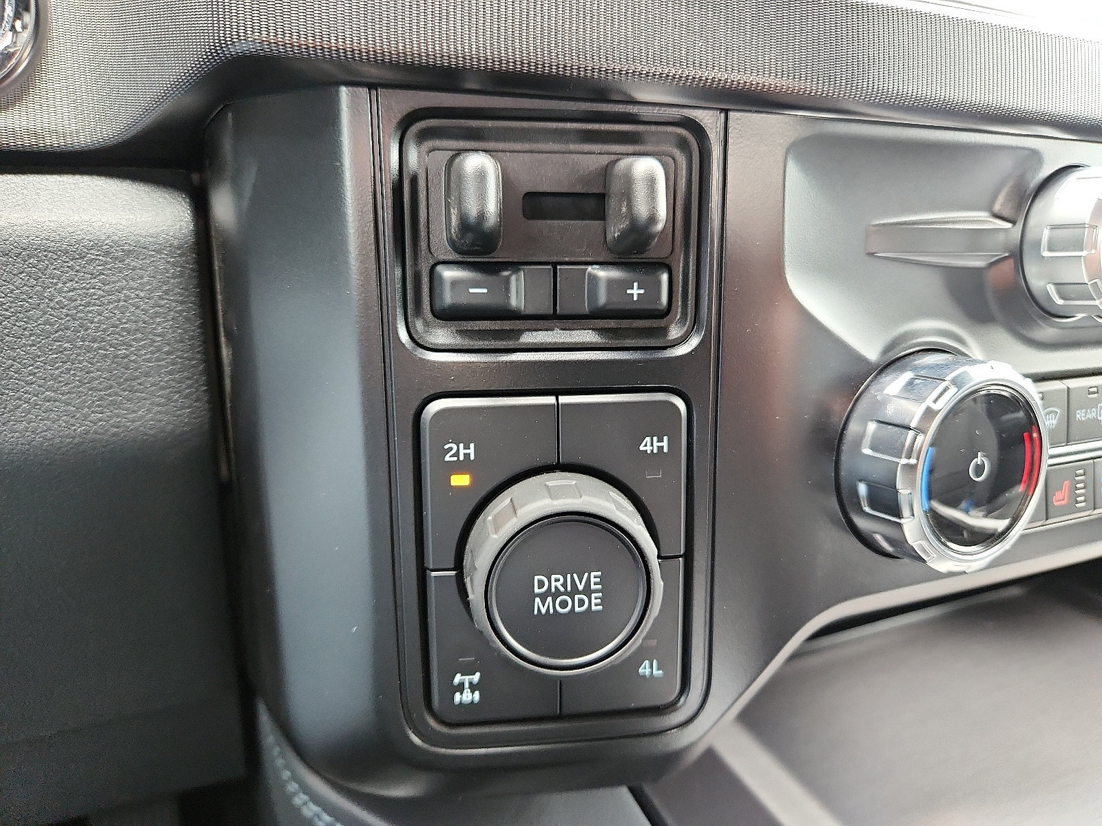 New 2026 Ford F250 Platinum w/ FX4 Off-Road Package AWD/4WD image 13