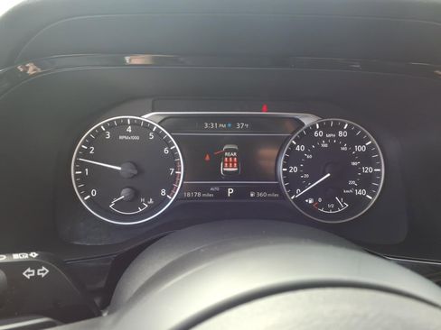 Used 2025 Nissan Pathfinder SV image 11