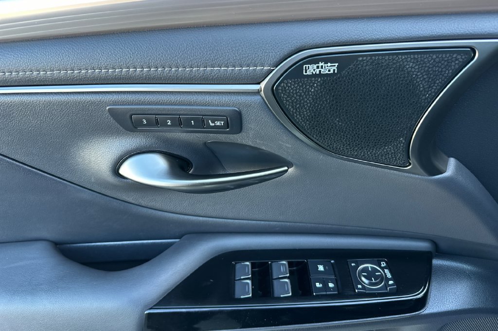 Used 2024 Lexus ES 300h F Sport w/ Accessory Package (Z2) FWD image 10