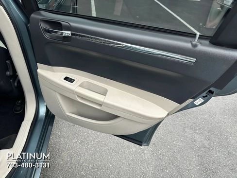 Used 2006 Chrysler 300 Touring RWD image 14